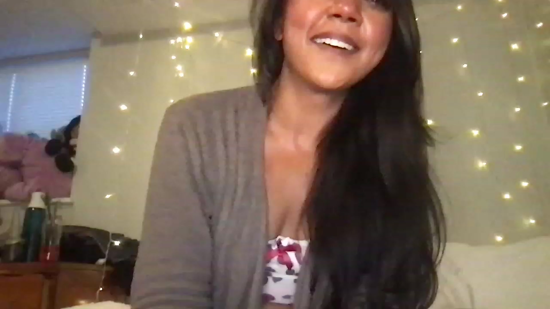 Gallery image thumbnail from SillyGirlXO's myfreecams stream on, 08/12/2023, 24:30 image 11 of 20