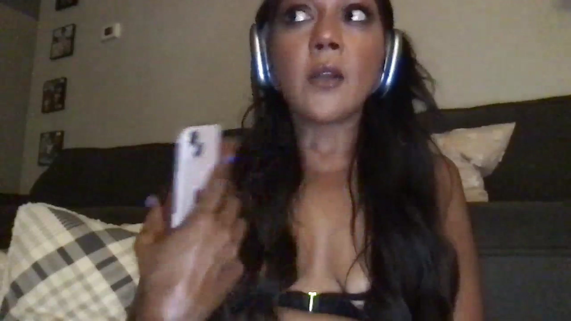 Gallery image thumbnail from SillyGirlXO's myfreecams stream on, 09/12/2023, 05:38 image 17 of 20