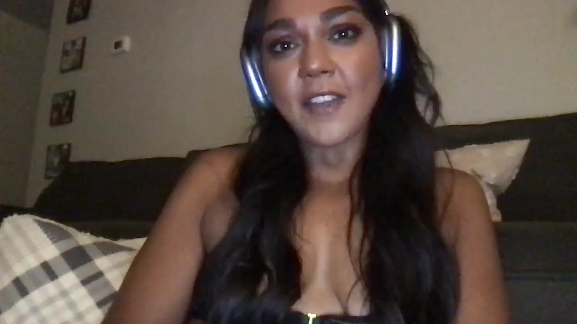 Gallery image thumbnail from SillyGirlXO's myfreecams stream on, 09/12/2023, 05:38 image 16 of 20