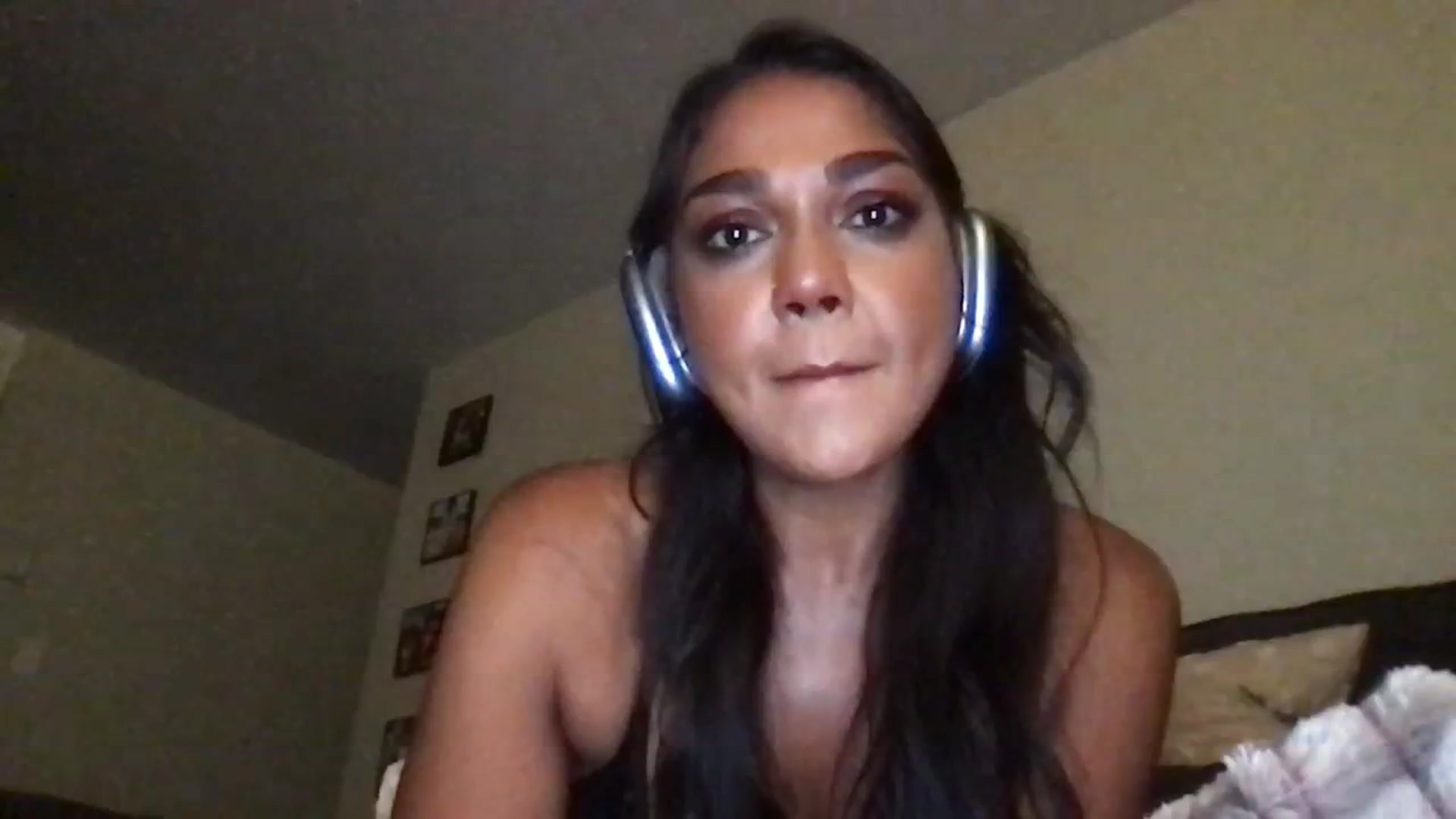 Gallery image thumbnail from SillyGirlXO's myfreecams stream on, 09/12/2023, 05:38 image 9 of 20