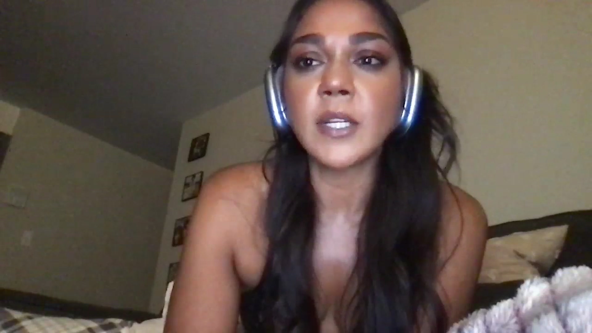Gallery image thumbnail from SillyGirlXO's myfreecams stream on, 09/12/2023, 05:38 image 10 of 20
