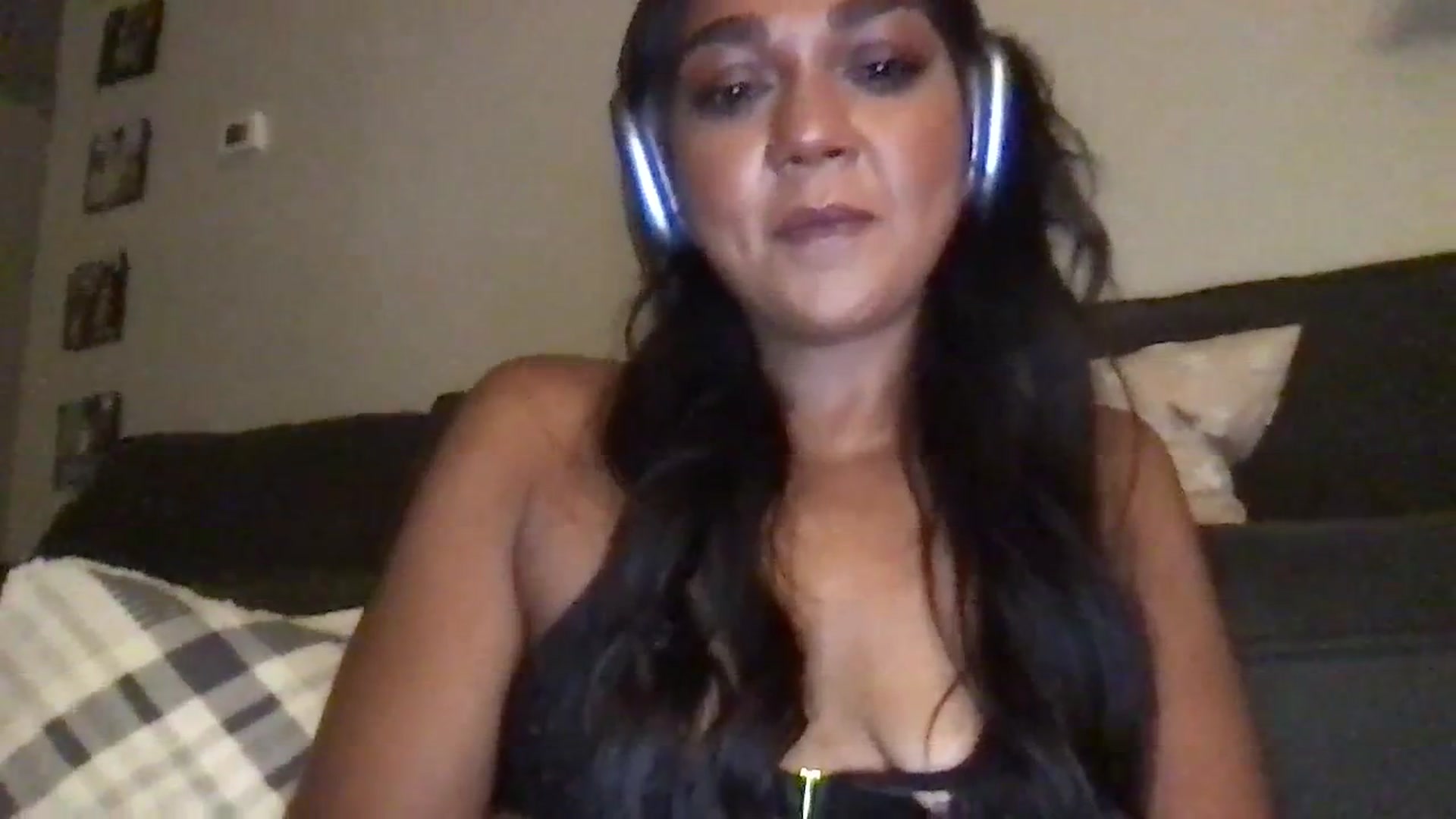 Gallery image thumbnail from SillyGirlXO's myfreecams stream on, 09/12/2023, 05:38 image 15 of 20