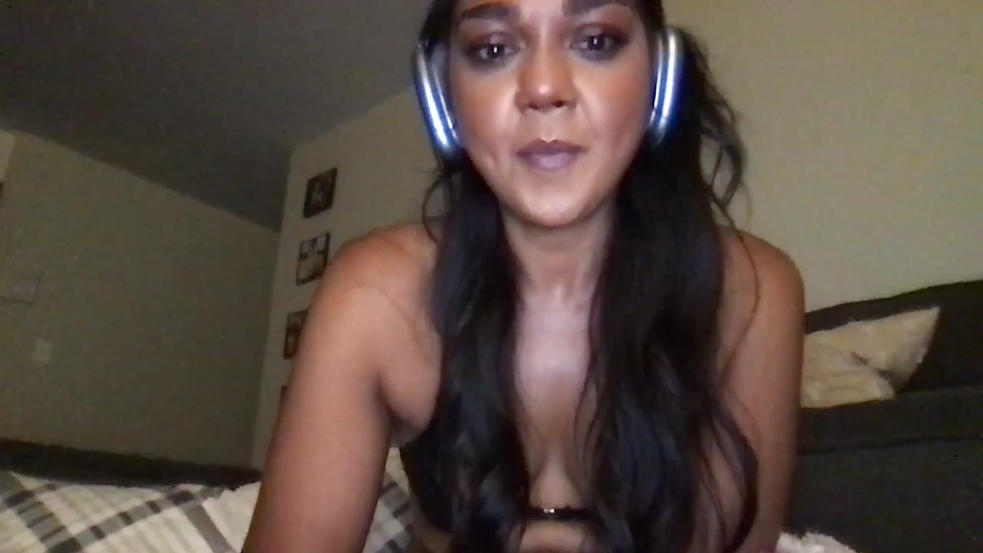 Gallery image thumbnail from SillyGirlXO's myfreecams stream on, 09/12/2023, 05:38 image 8 of 20