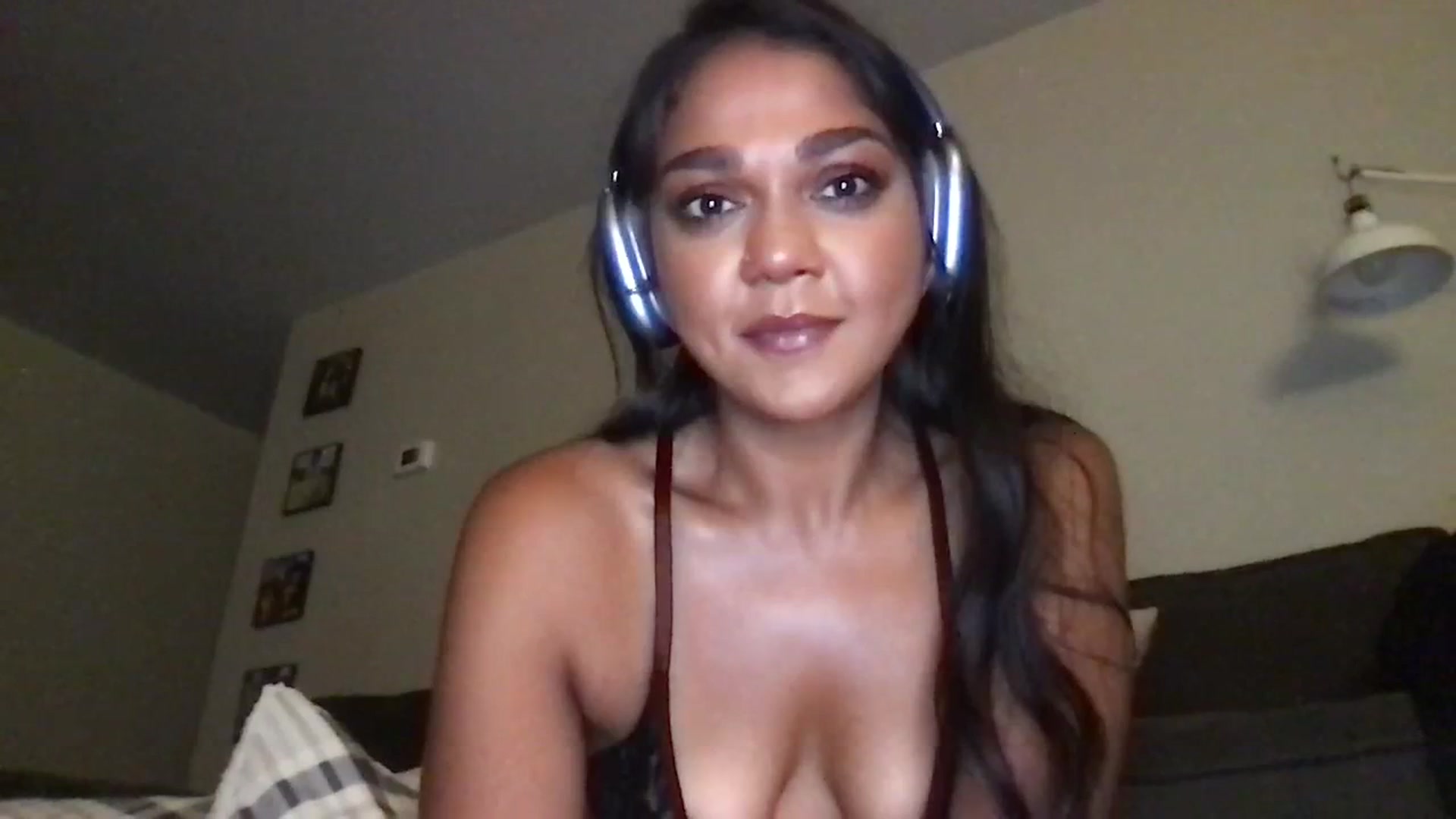 Gallery image thumbnail from SillyGirlXO's myfreecams stream on, 09/12/2023, 08:38 image 11 of 20