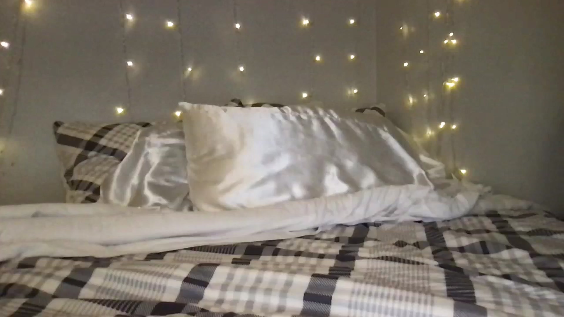 Gallery image thumbnail from SillyGirlXO's myfreecams stream on, 09/25/2023, 03:40 image 19 of 20