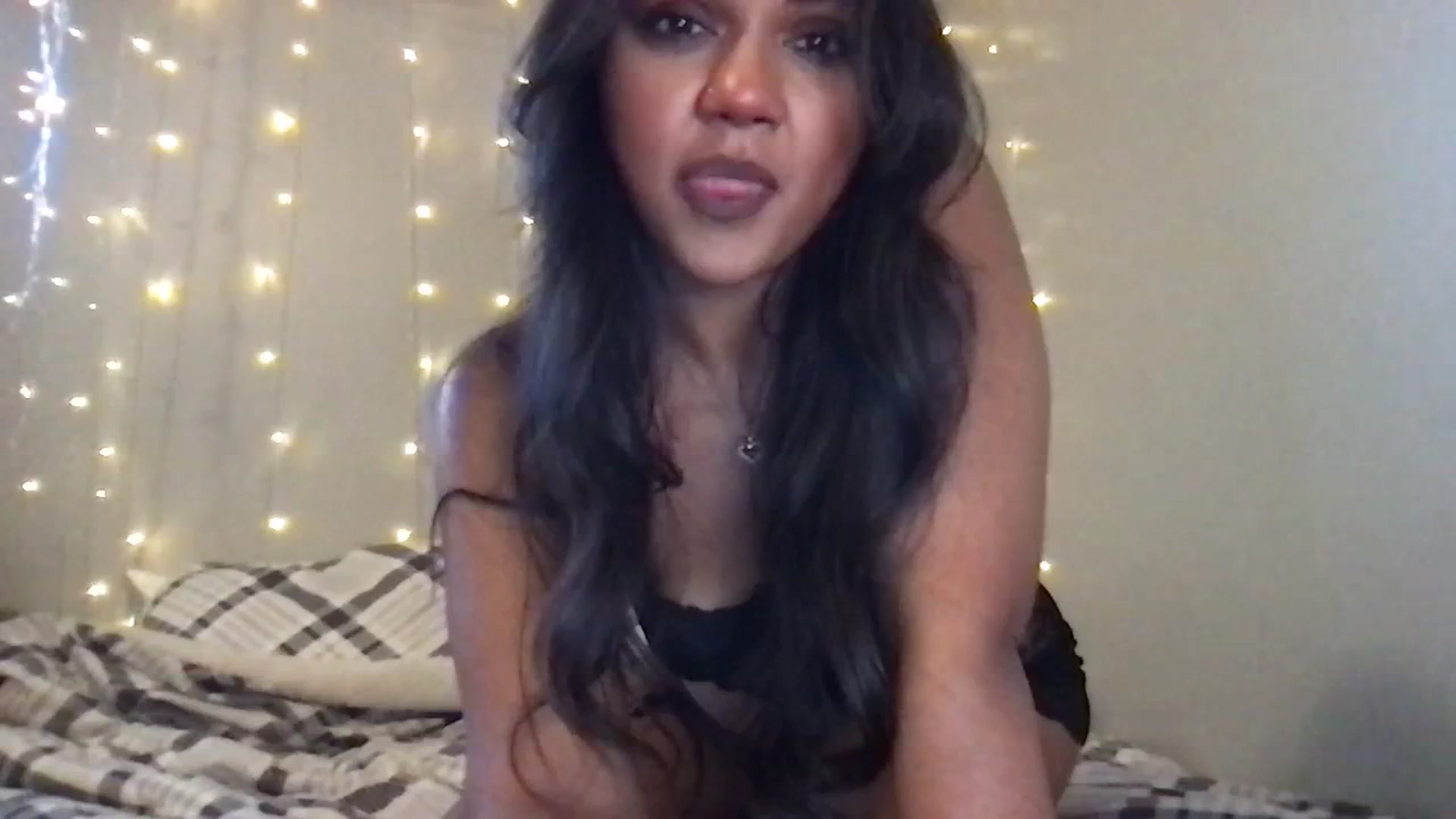 Gallery image thumbnail from SillyGirlXO's myfreecams stream on, 11/18/2023, 18:22 image 16 of 20