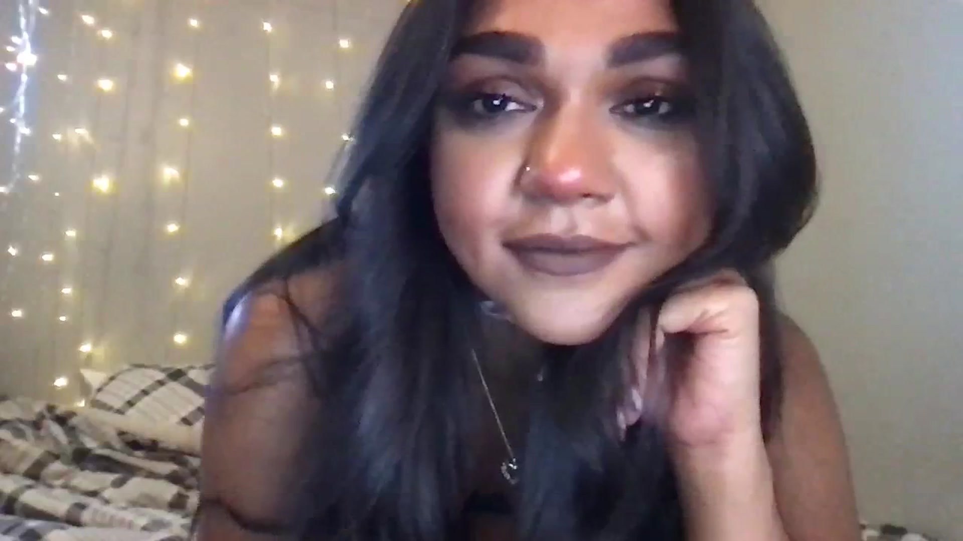 Gallery image thumbnail from SillyGirlXO's myfreecams stream on, 11/18/2023, 18:22 image 17 of 20