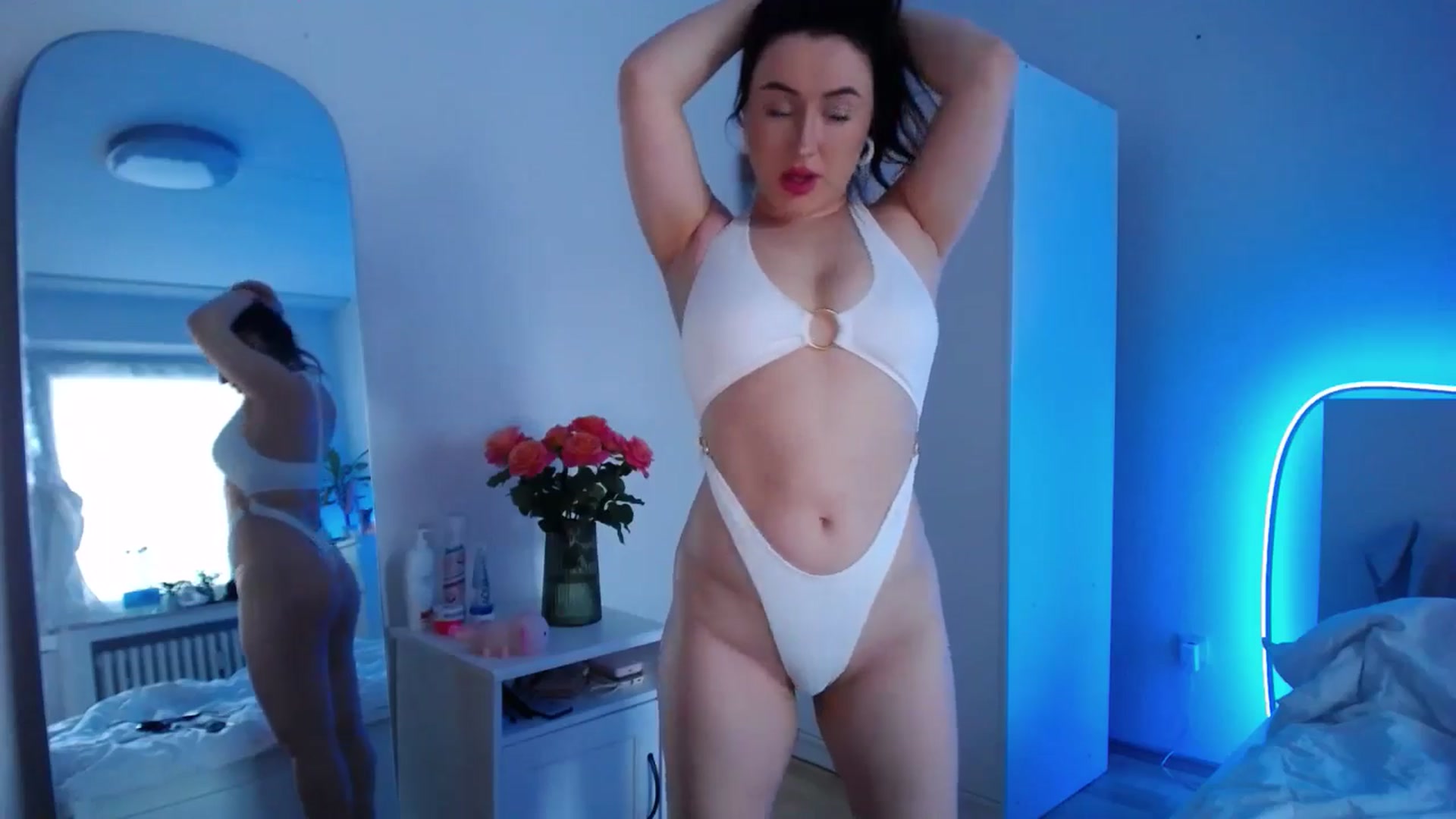 Gallery image thumbnail from SillyRoxy's myfreecams stream on, 04/04/2026, 18:48 image 4 of 20
