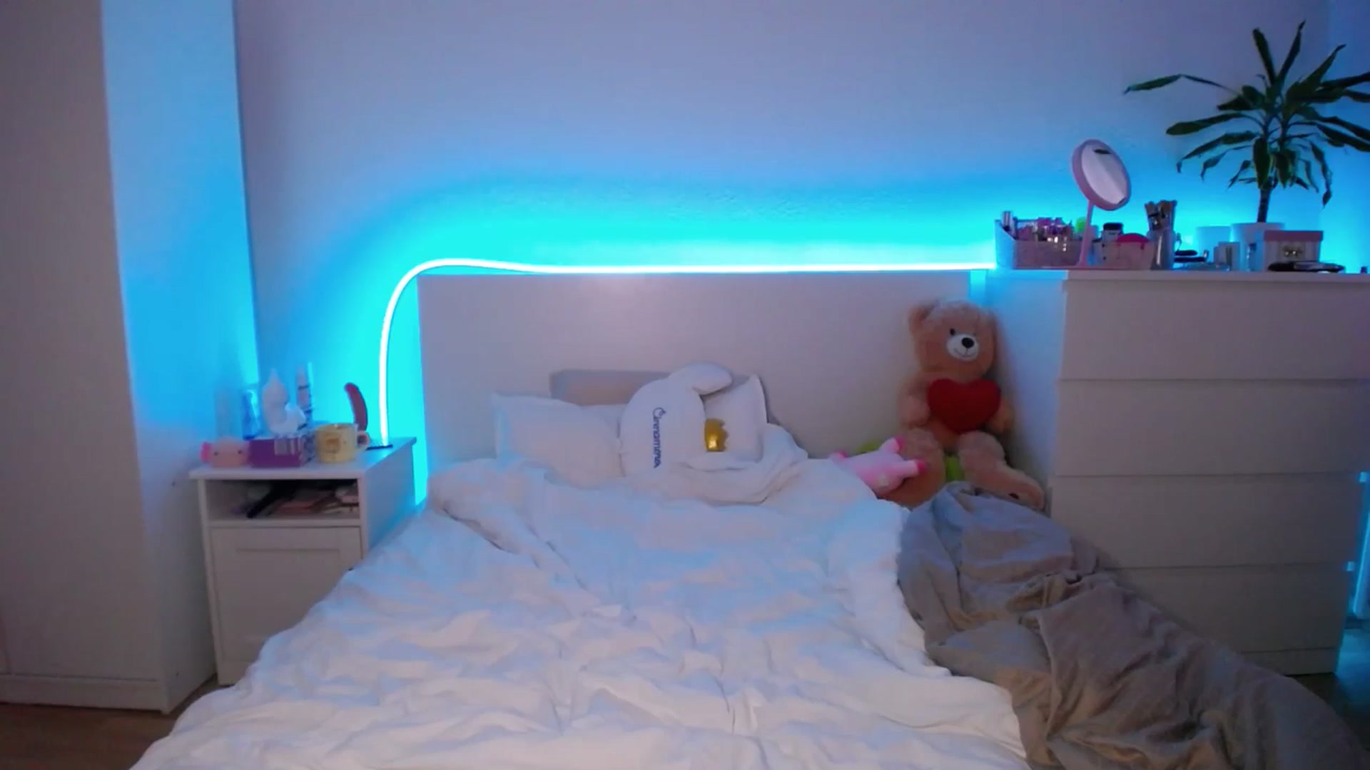 Gallery image thumbnail from SillyRoxy's myfreecams stream on, 05/03/2026, 18:54 image 3 of 20