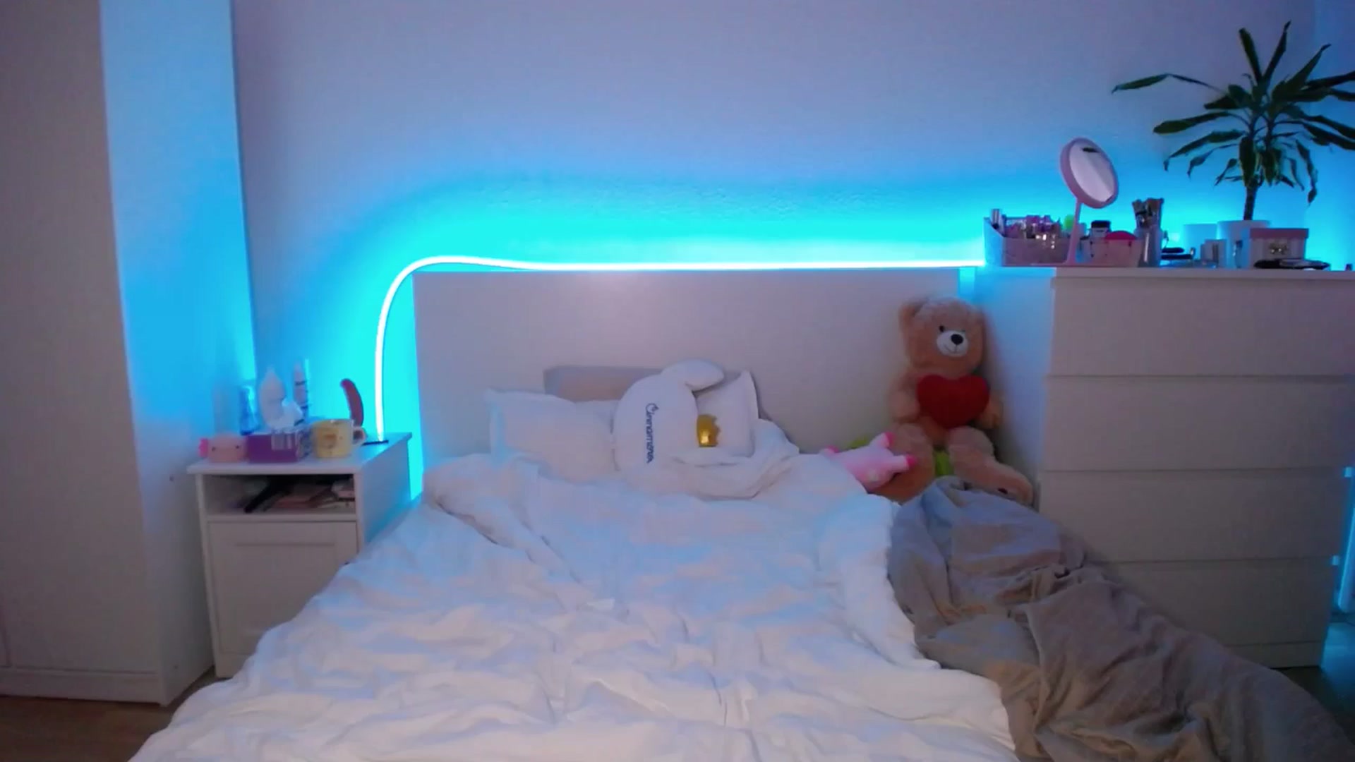 Gallery image thumbnail from SillyRoxy's myfreecams stream on, 05/03/2026, 18:54 image 1 of 20