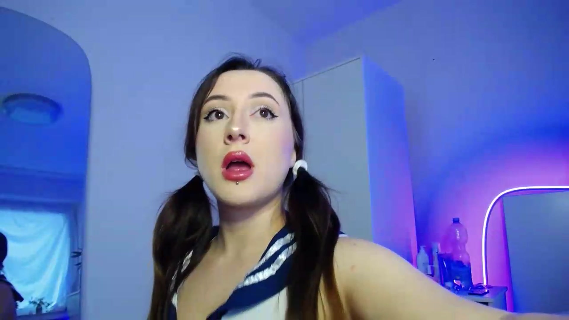 Gallery image thumbnail from SillyRoxy's myfreecams stream on, 05/19/2026, 18:39 image 20 of 20