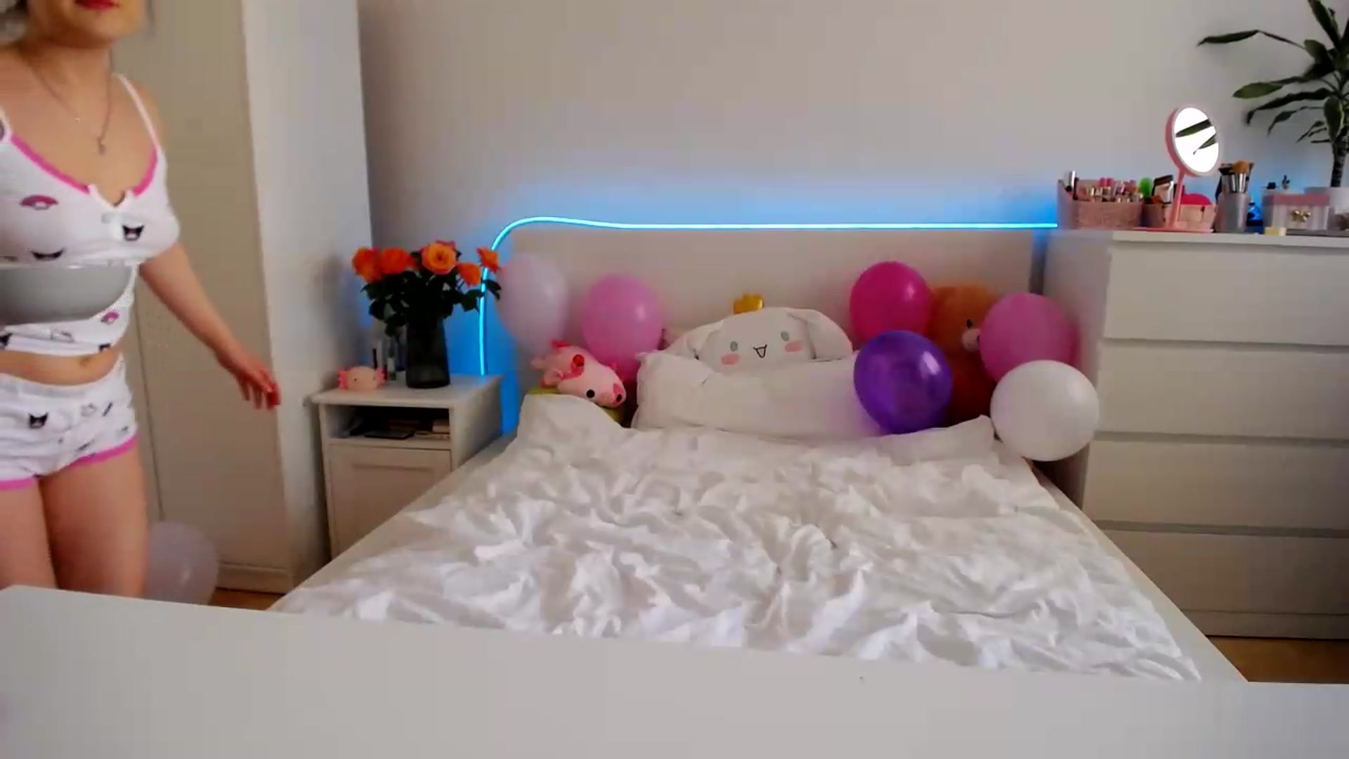 Gallery image thumbnail from SillyRoxy's myfreecams stream on, 05/24/2026, 17:31 image 3 of 20