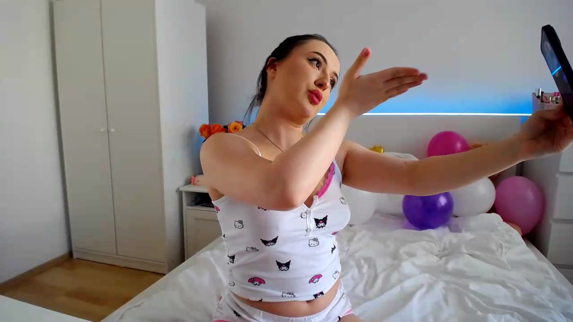 Gallery image thumbnail from SillyRoxy's myfreecams stream on, 05/24/2026, 17:31 image 10 of 20