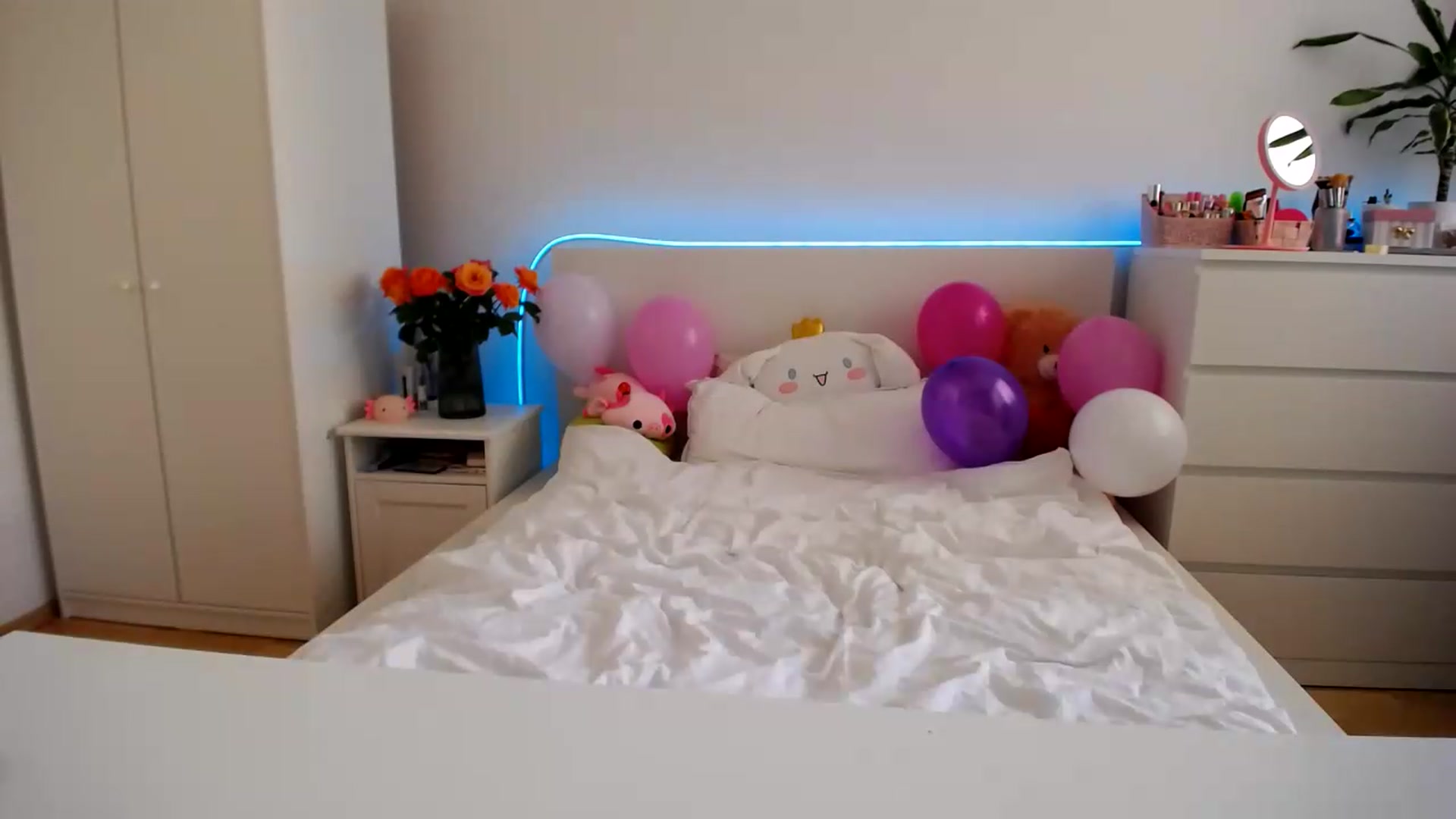 Gallery image thumbnail from SillyRoxy's myfreecams stream on, 05/24/2026, 17:31 image 4 of 20