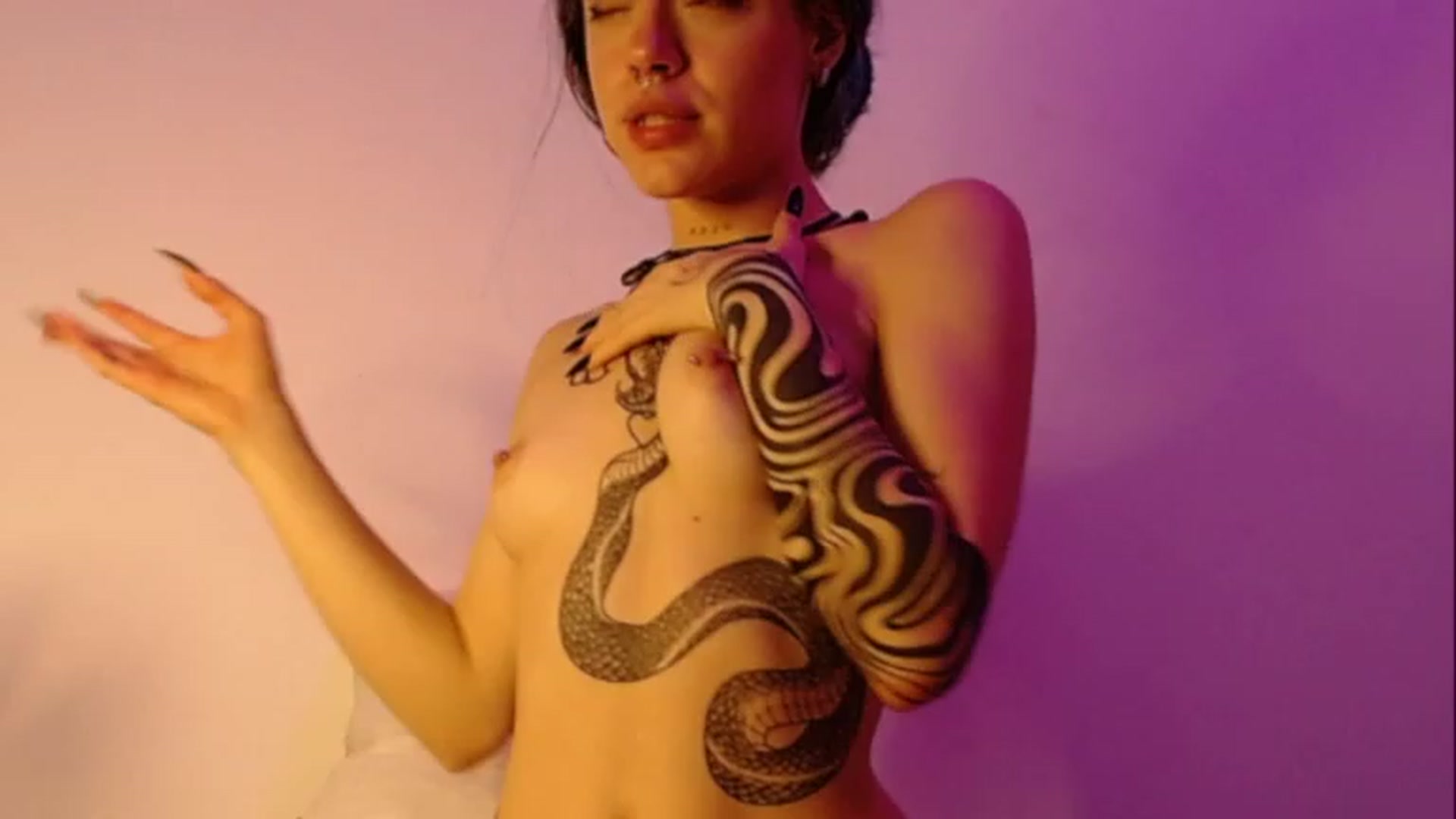 Gallery image thumbnail from SilverHase2's myfreecams stream on, 01/22/2023, 12:00 image 7 of 20