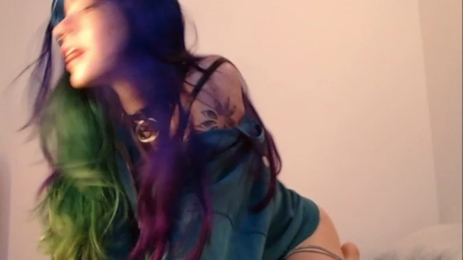 Gallery image thumbnail from SilverHase2's myfreecams stream on, 04/04/2023, 07:53 image 14 of 20