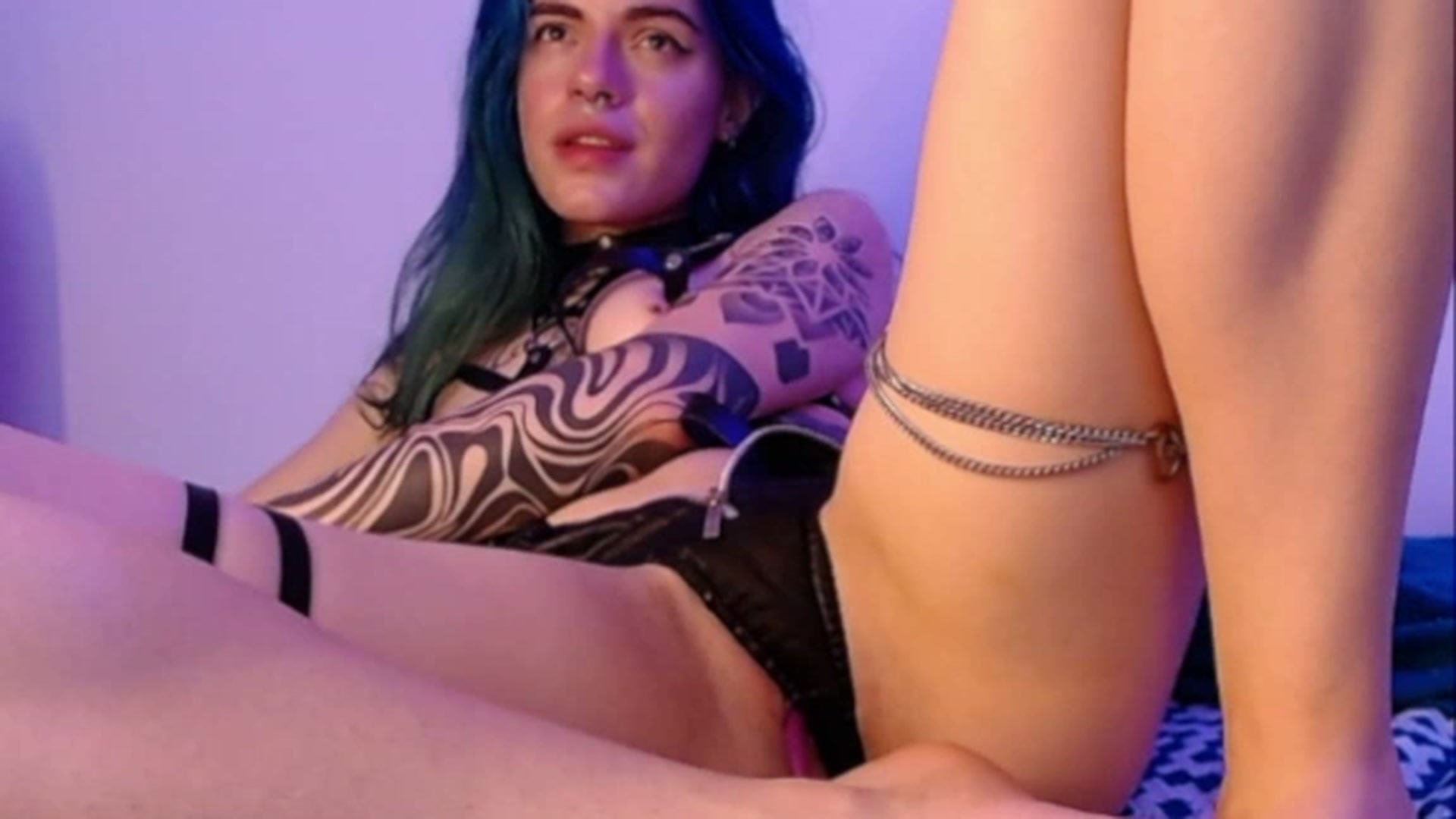 Gallery image thumbnail from SilverHase2's myfreecams stream on, 04/04/2023, 07:53 image 1 of 20