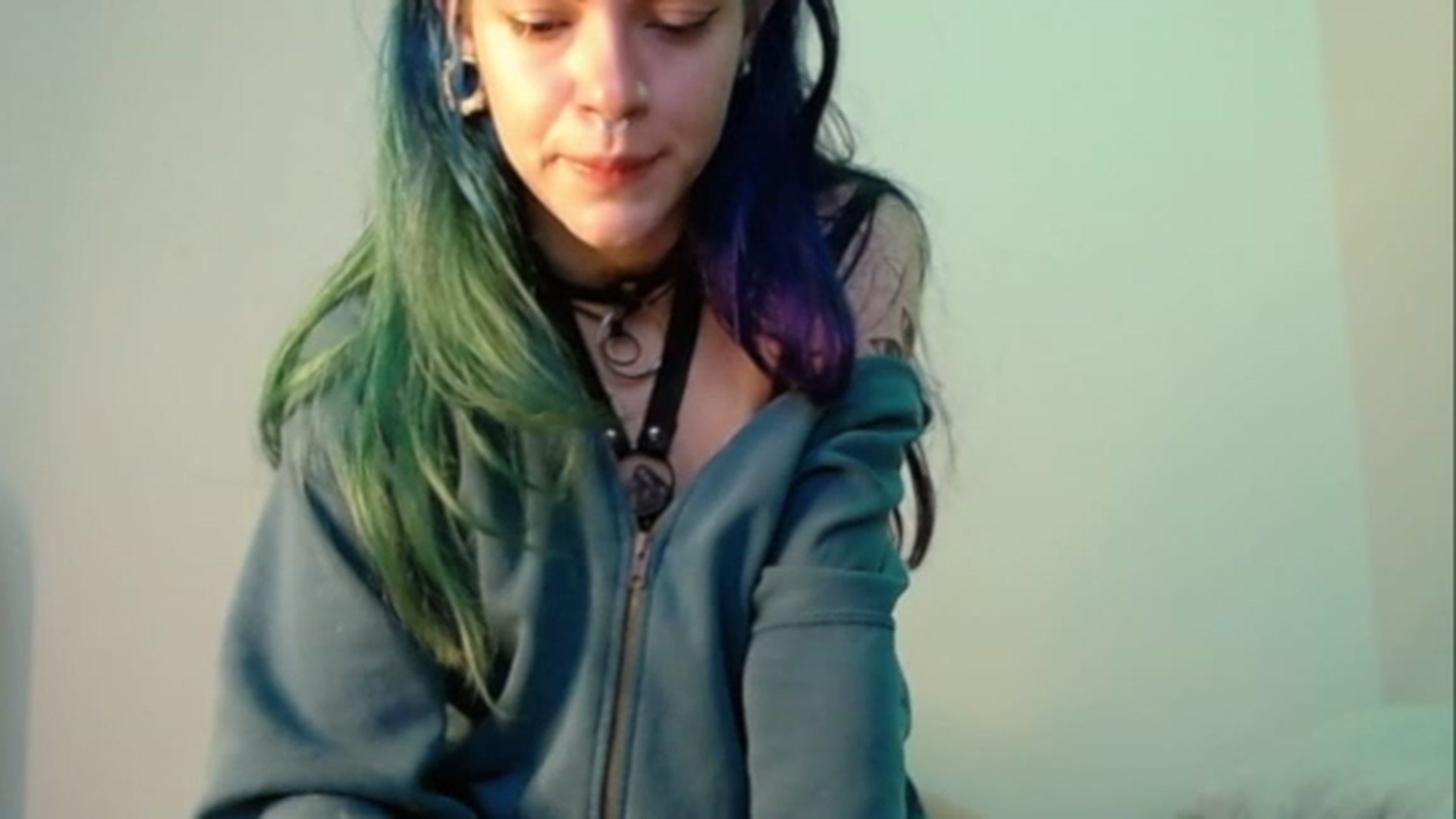 Gallery image thumbnail from SilverHase2's myfreecams stream on, 04/04/2023, 07:53 image 11 of 20