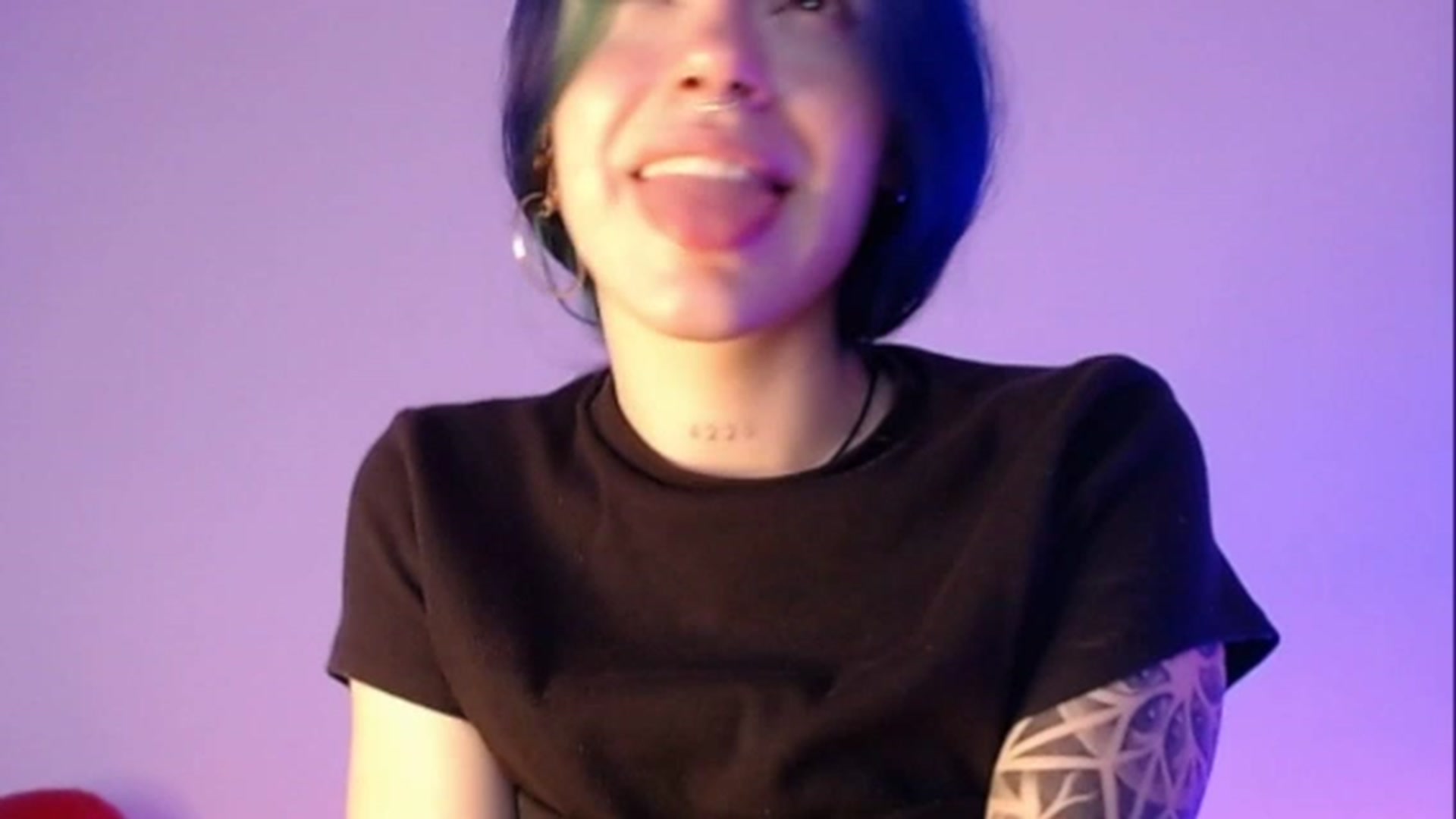 Gallery image thumbnail from SilverHase2's myfreecams stream on, 05/01/2023, 23:01 image 6 of 20