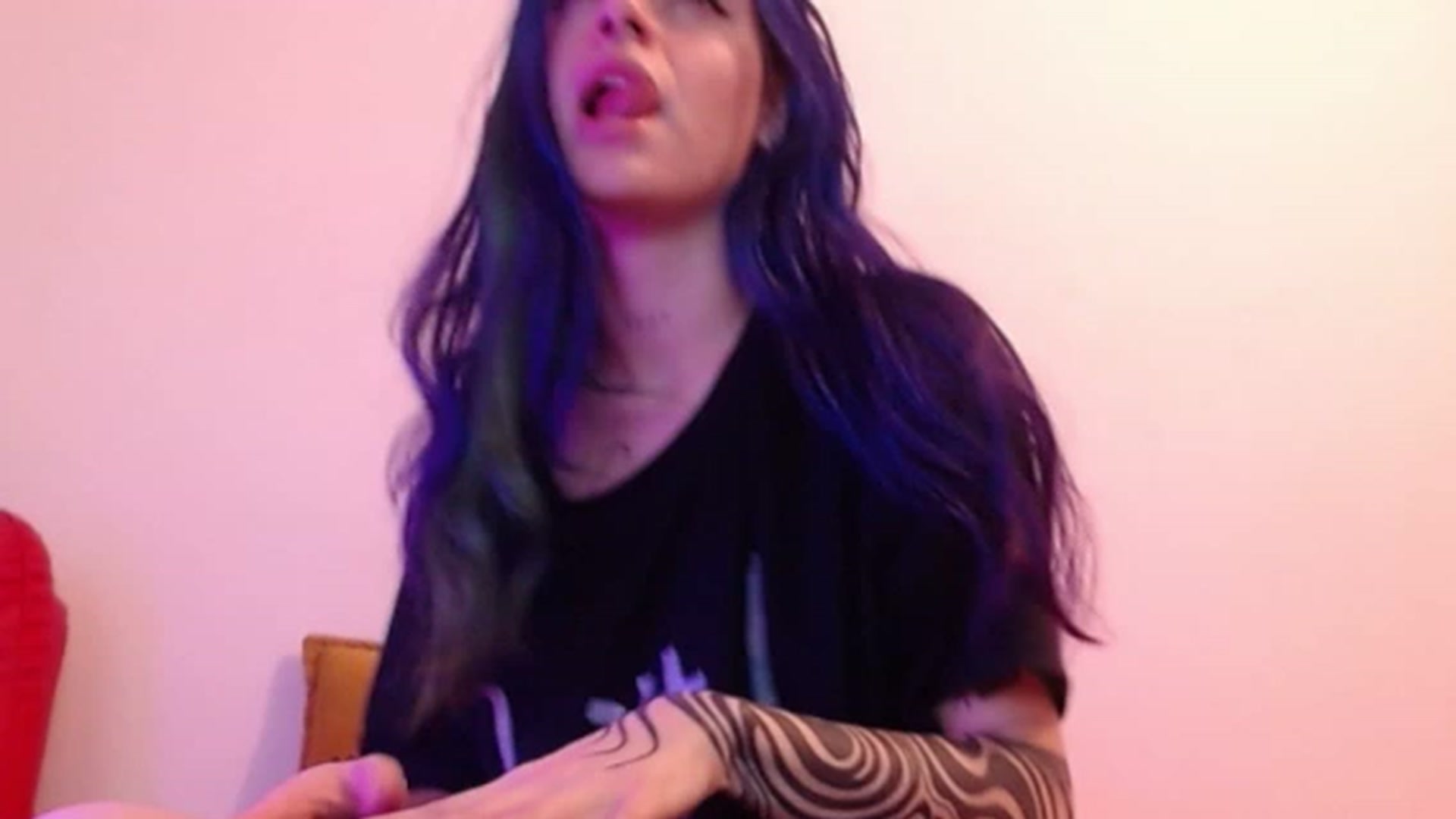 Gallery image thumbnail from SilverHase2's myfreecams stream on, 06/08/2023, 01:29 image 7 of 20