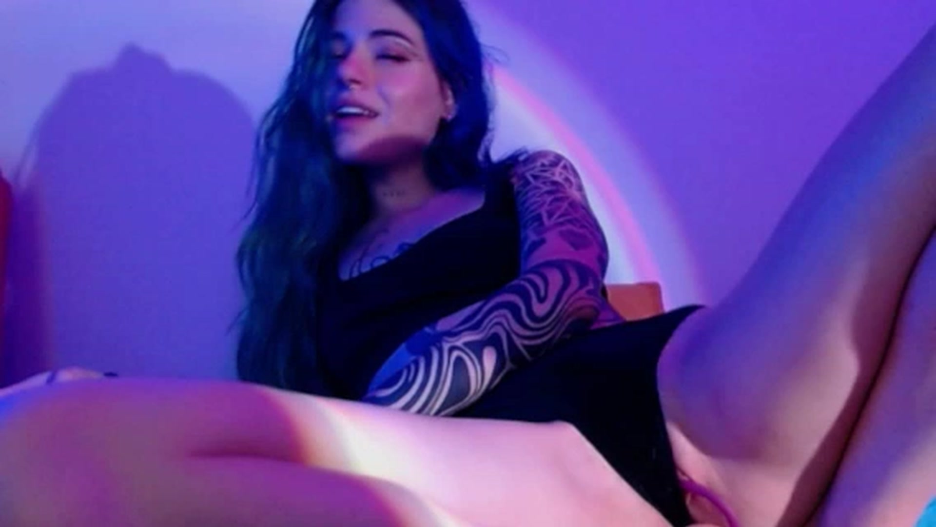 Gallery image thumbnail from SilverHase2's myfreecams stream on, 06/22/2023, 09:38 image 8 of 20