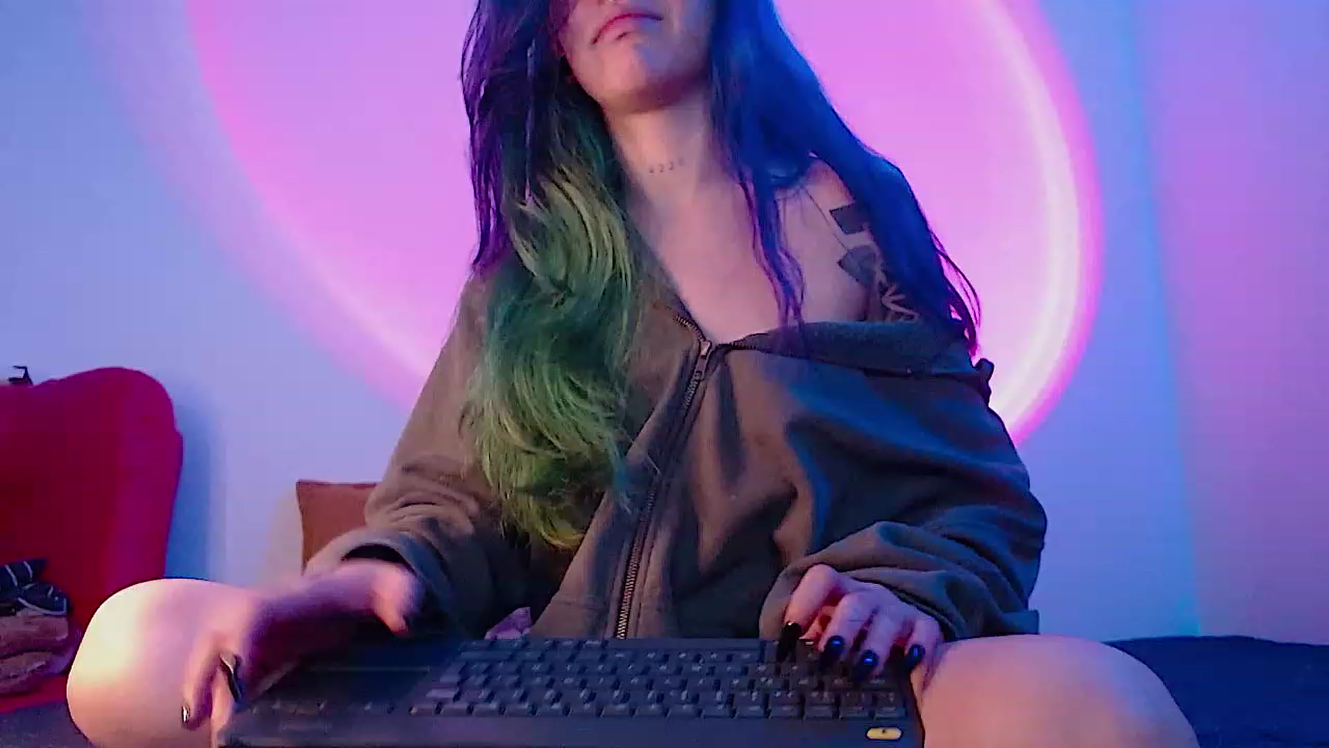 Gallery image thumbnail from SilverHase2's myfreecams stream on, 07/17/2023, 03:04 image 11 of 20