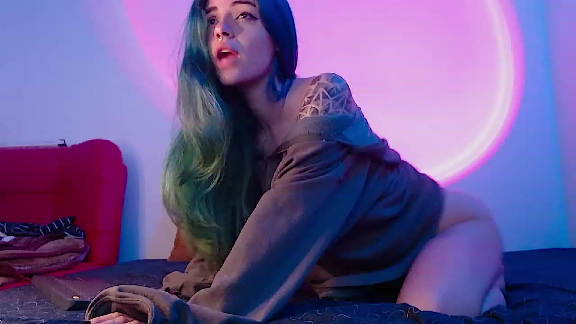 Gallery image thumbnail from SilverHase2's myfreecams stream on, 07/17/2023, 03:04 image 18 of 20