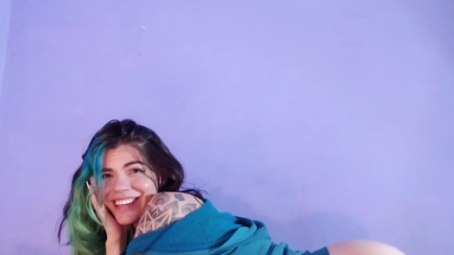 Gallery image thumbnail from SilverHase2's myfreecams stream on, 04/16/2024, 12:29 image 4 of 20