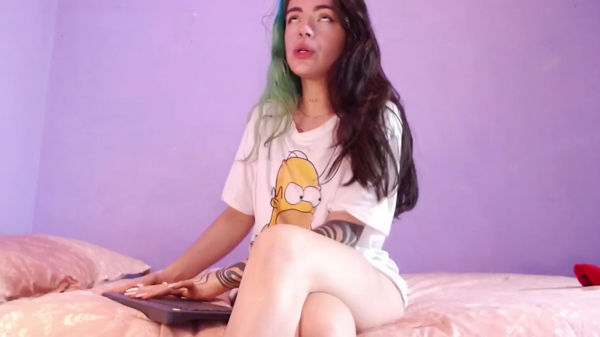 Gallery image thumbnail from SilverHase2's myfreecams stream on, 04/19/2024, 08:42 image 2 of 20