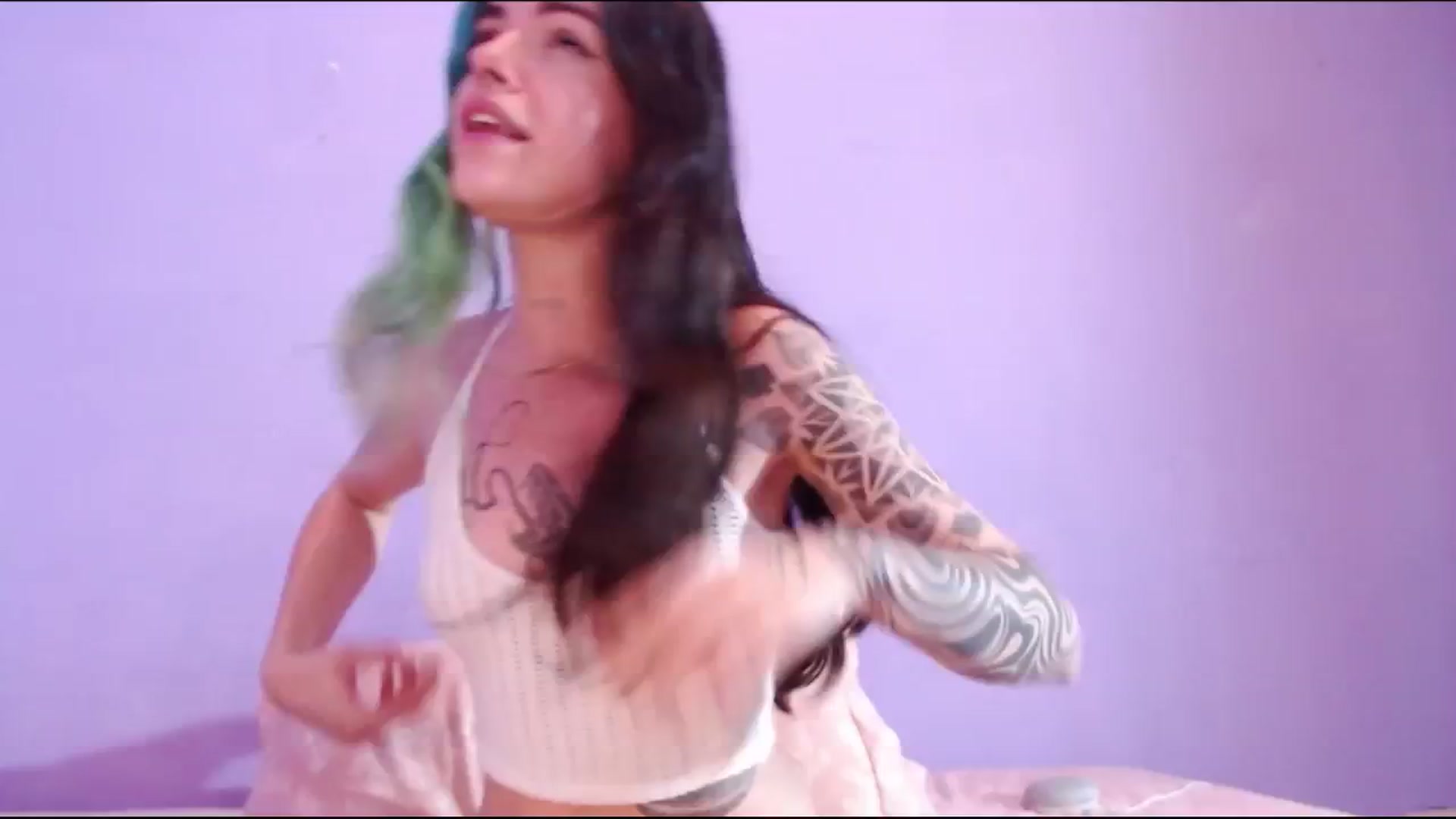 Gallery image thumbnail from SilverHase2's myfreecams stream on, 04/29/2024, 13:25 image 9 of 20