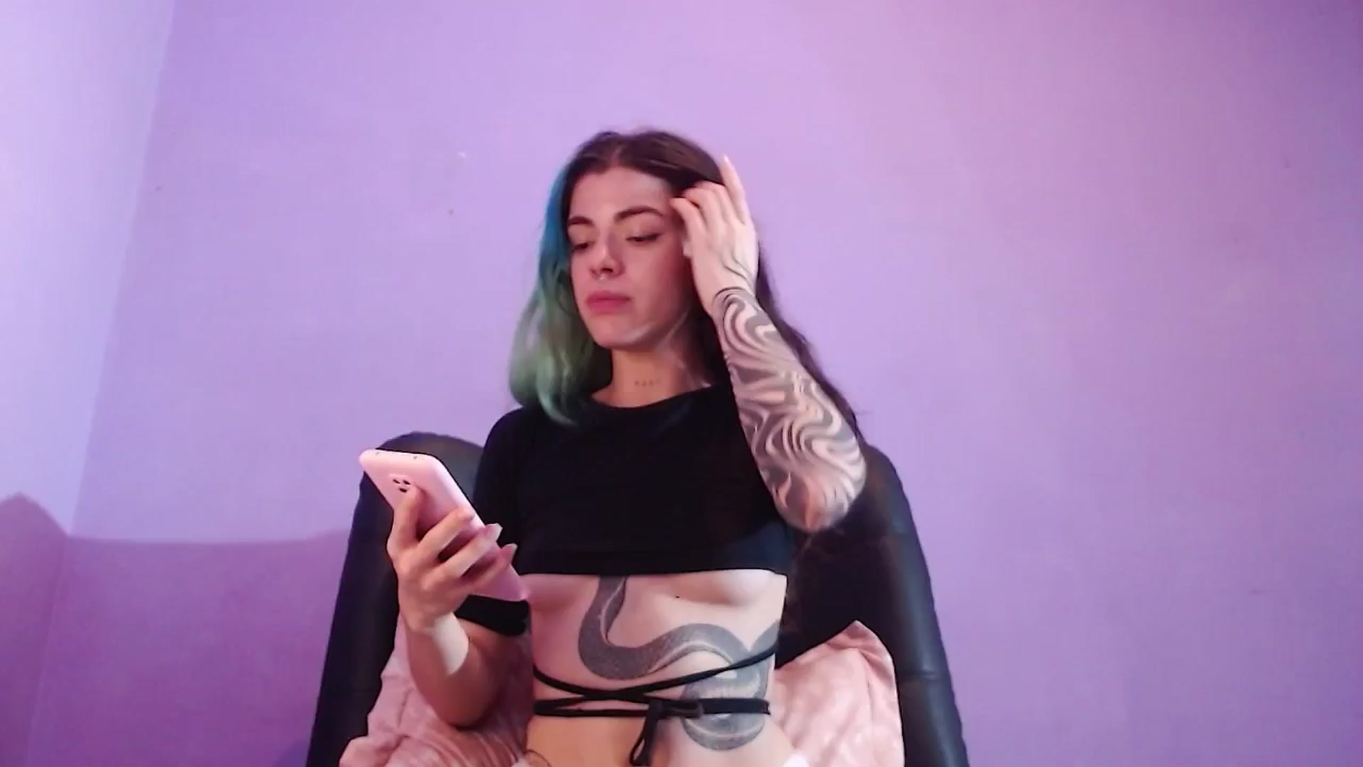 Gallery image thumbnail from SilverHase2's myfreecams stream on, 05/13/2024, 10:07 image 1 of 20