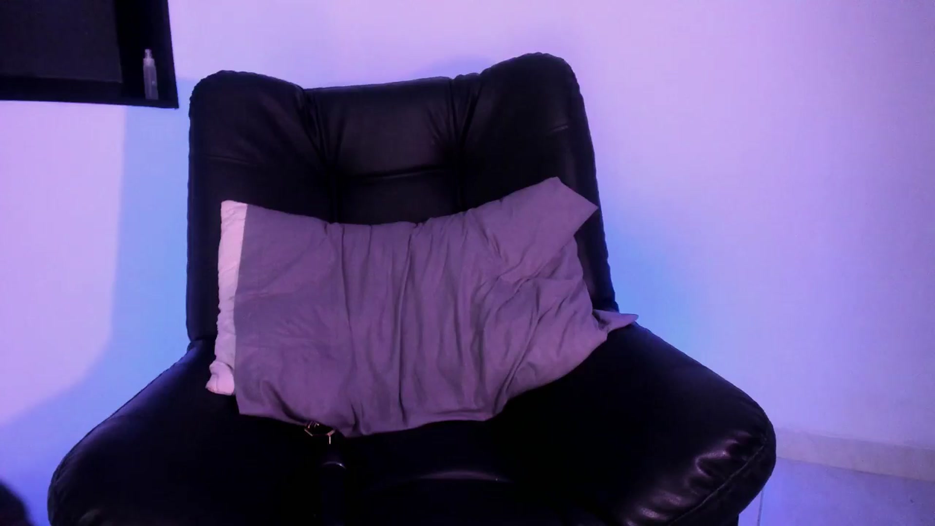 Gallery image thumbnail from SilverHase2's myfreecams stream on, 10/31/2024, 08:11 image 19 of 20