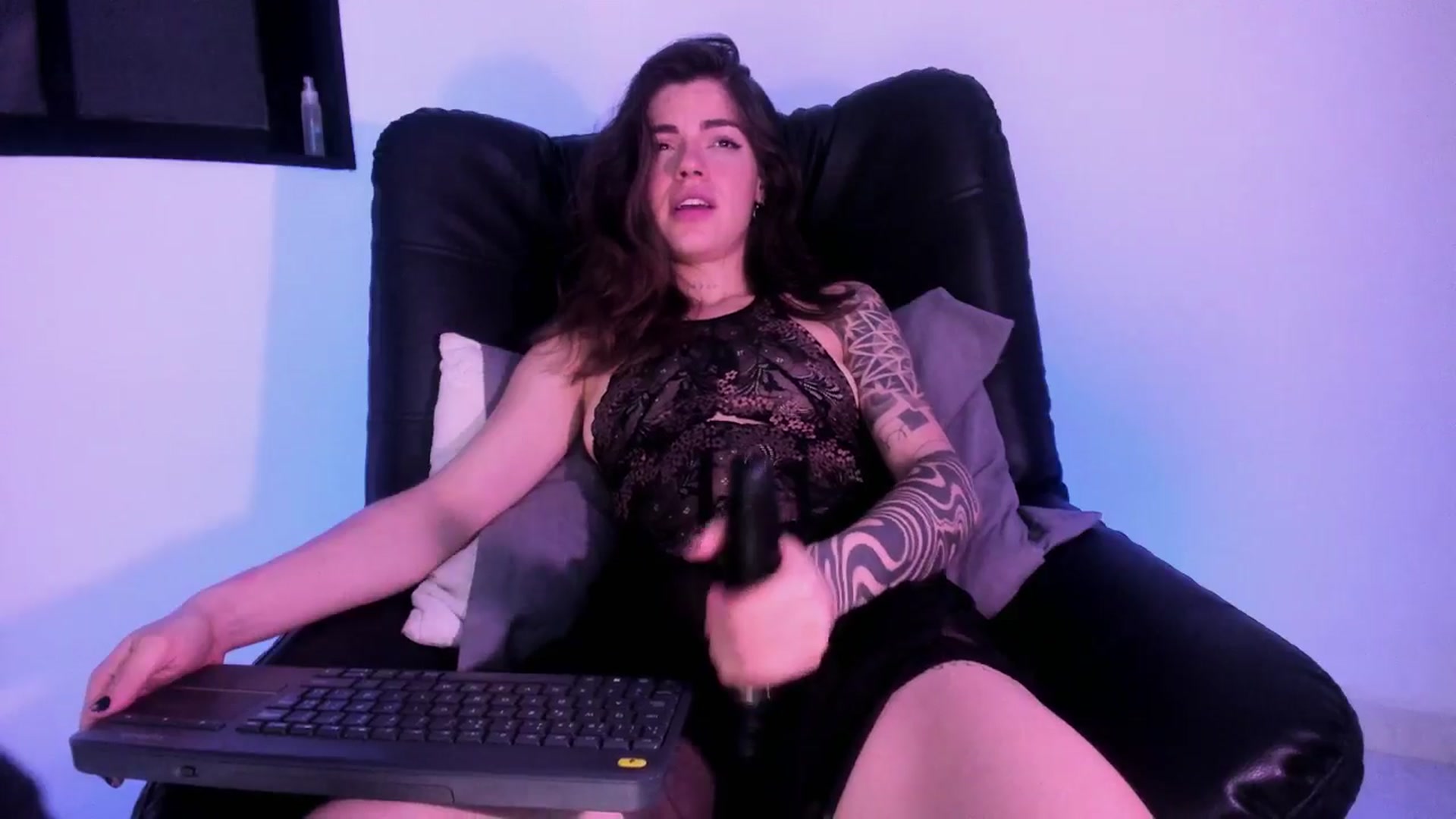 Gallery image thumbnail from SilverHase2's myfreecams stream on, 10/31/2024, 08:34 image 5 of 20
