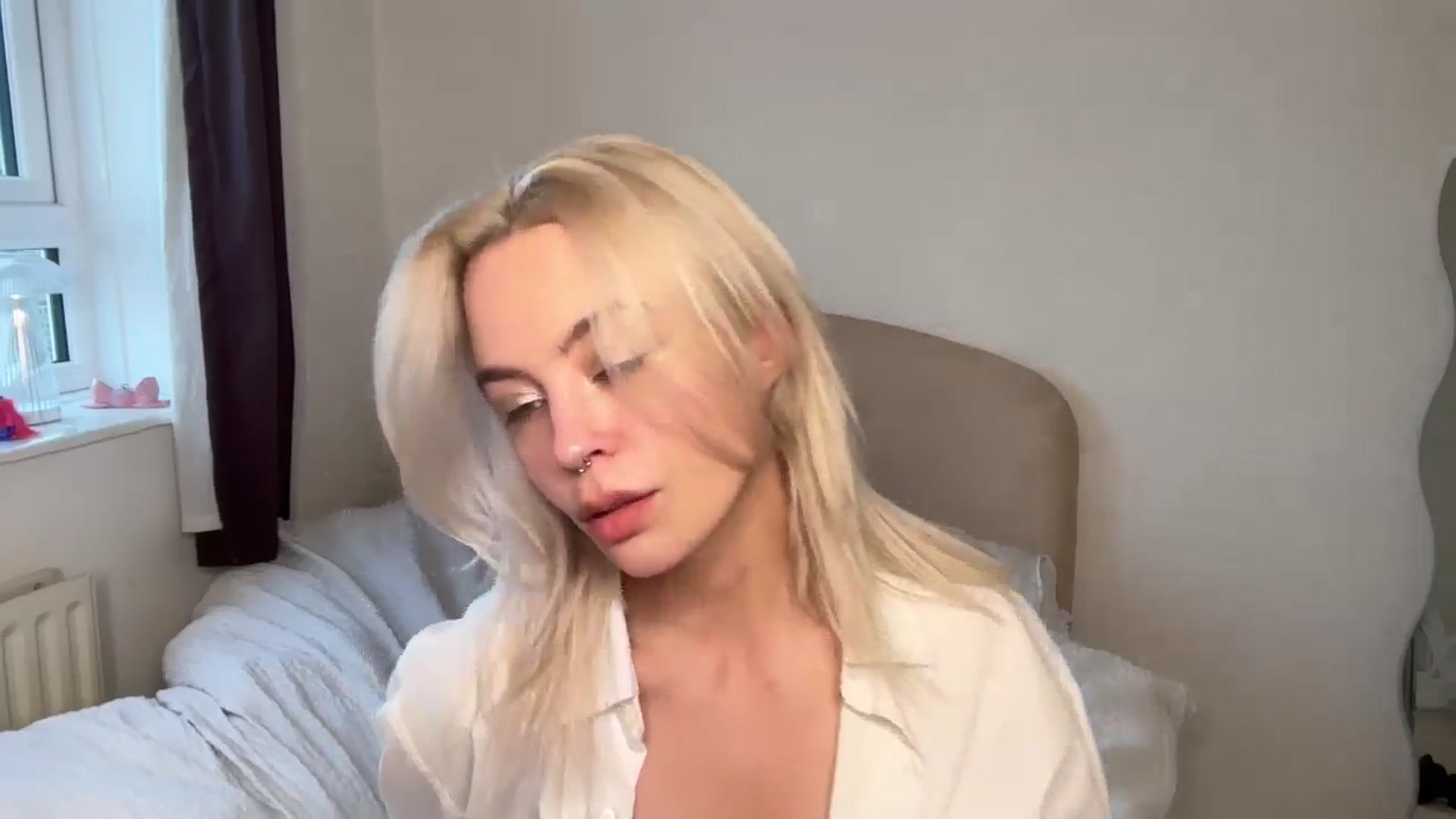 Gallery image thumbnail from SilverLowe's myfreecams stream on, 12/22/2024, 16:03 image 2 of 20