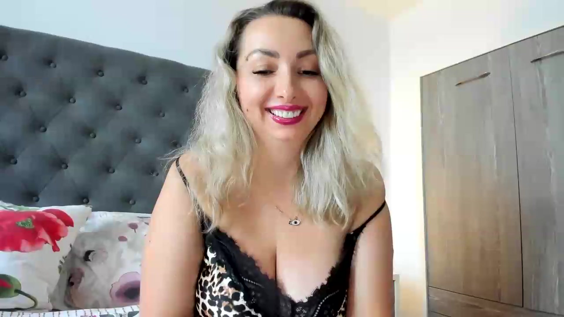 Gallery image thumbnail from SilverSiren's myfreecams stream on, 08/11/2026, 22:11 image 19 of 20