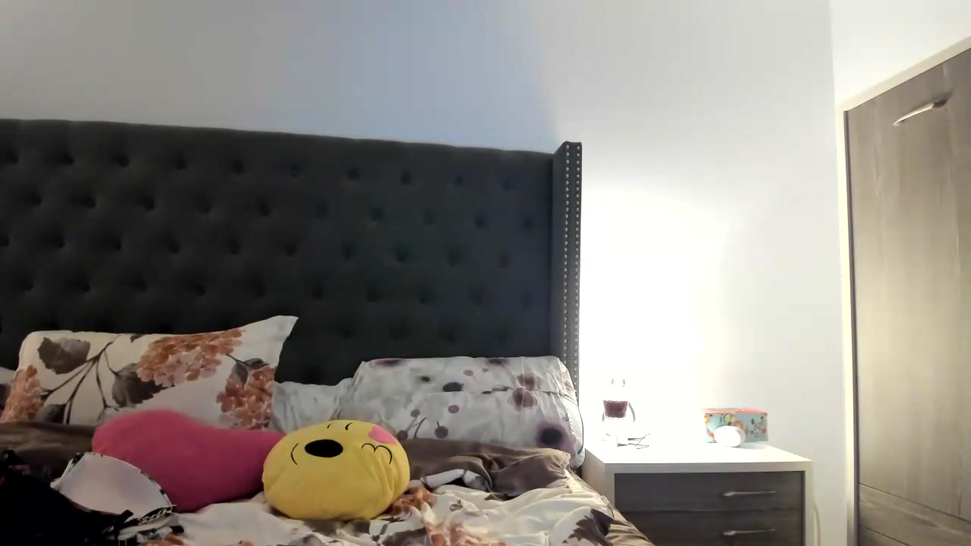 Gallery image thumbnail from SilverSiren's myfreecams stream on, 09/06/2026, 04:06 image 3 of 20