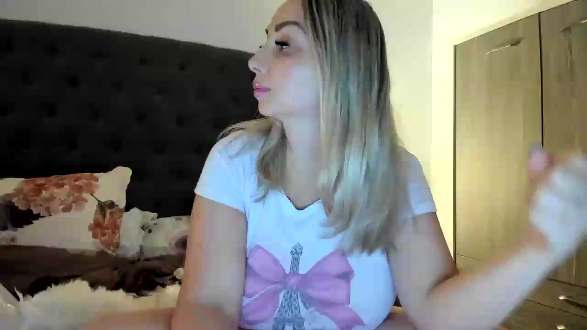 Gallery image thumbnail from SilverSiren's myfreecams stream on, 09/10/2026, 24:20 image 13 of 20