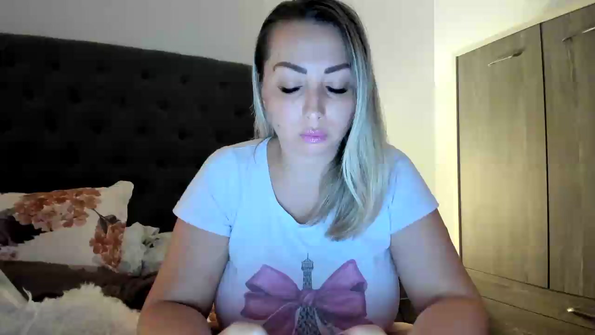 Gallery image thumbnail from SilverSiren's myfreecams stream on, 09/10/2026, 24:20 image 8 of 20