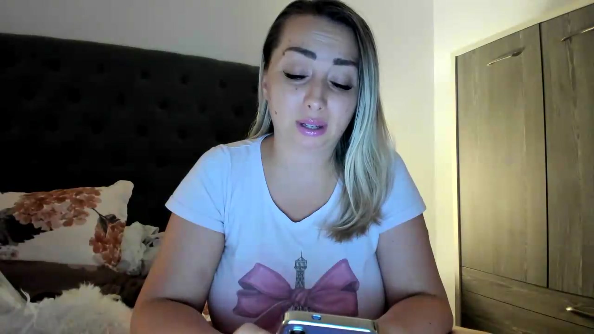 Gallery image thumbnail from SilverSiren's myfreecams stream on, 09/10/2026, 24:20 image 4 of 20