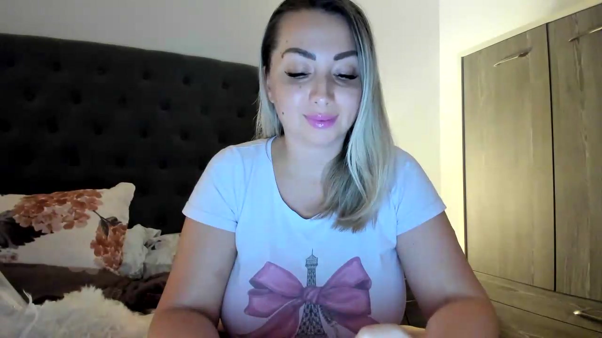 Gallery image thumbnail from SilverSiren's myfreecams stream on, 09/10/2026, 24:20 image 10 of 20