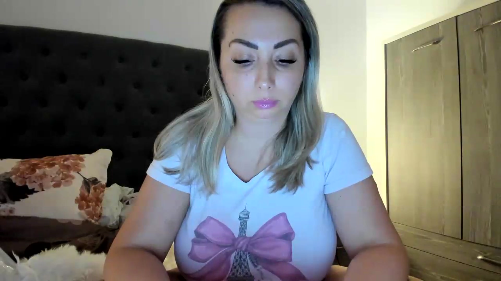 Gallery image thumbnail from SilverSiren's myfreecams stream on, 09/10/2026, 24:20 image 12 of 20