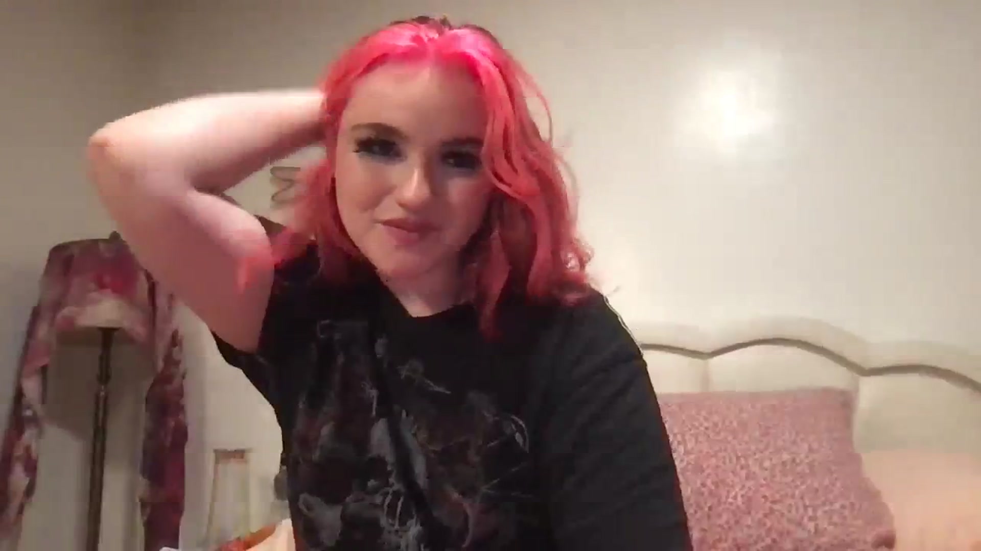 Gallery image thumbnail from Silverngolden's myfreecams stream on, 10/21/2023, 01:18 image 9 of 20