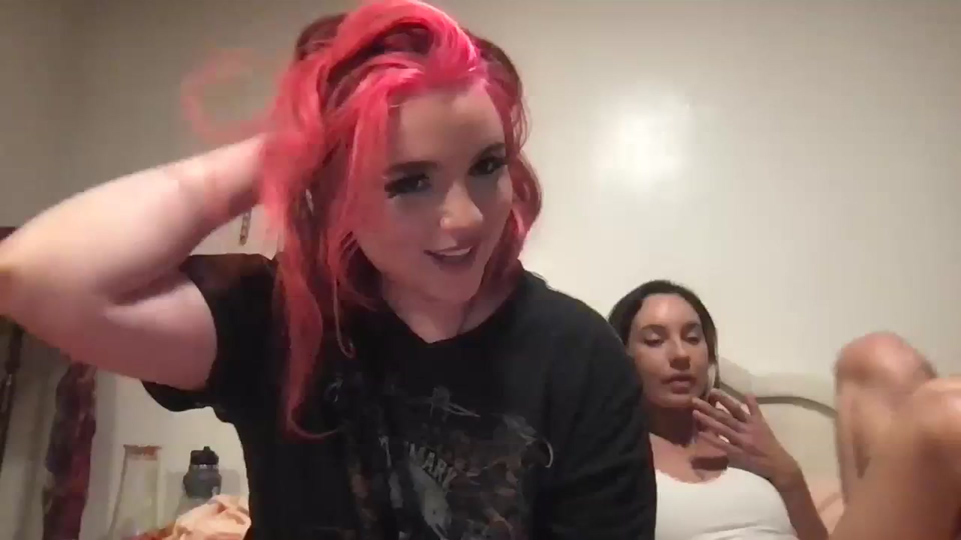 Gallery image thumbnail from Silverngolden's myfreecams stream on, 10/21/2023, 01:18 image 1 of 20