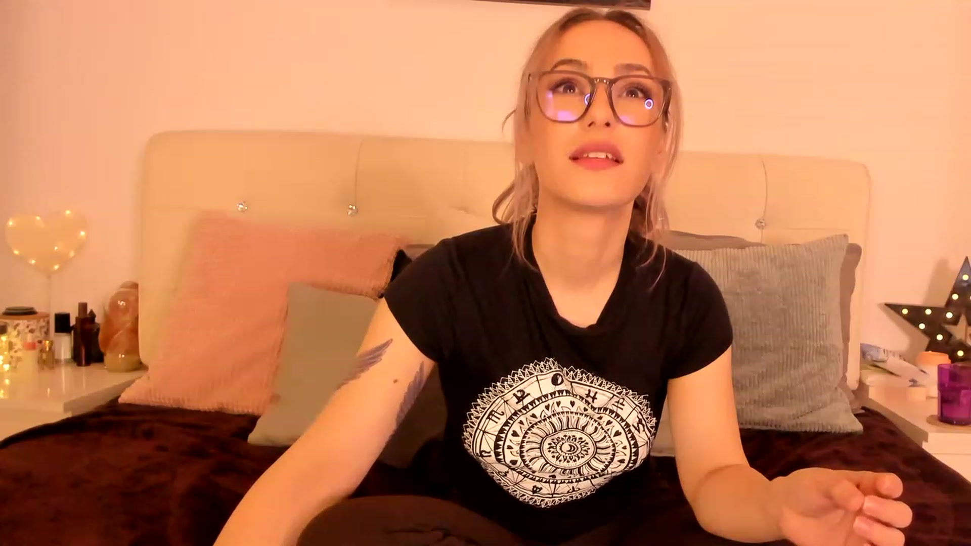 Gallery image thumbnail from Simi__'s myfreecams stream on, 12/18/2022, 18:18 image 15 of 20