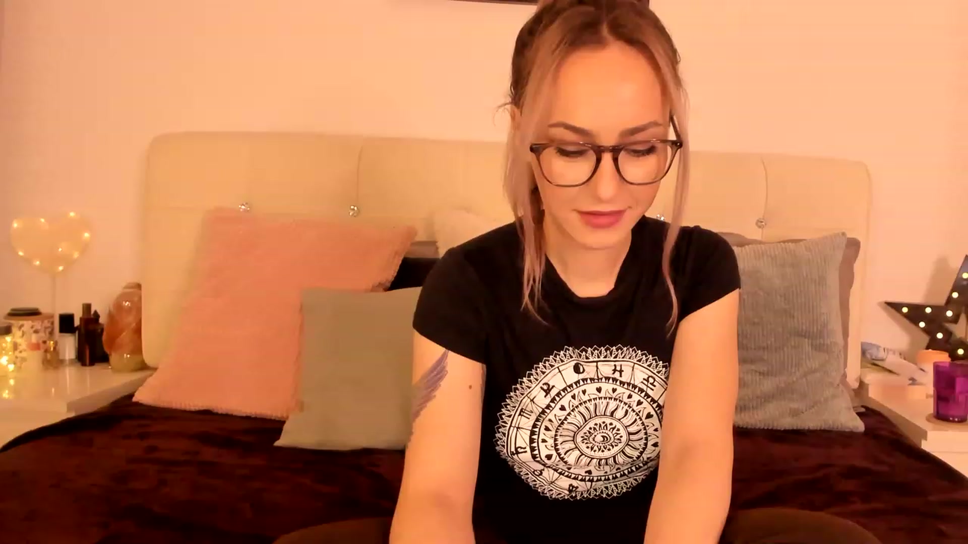 Gallery image thumbnail from Simi__'s myfreecams stream on, 12/18/2022, 18:18 image 3 of 20