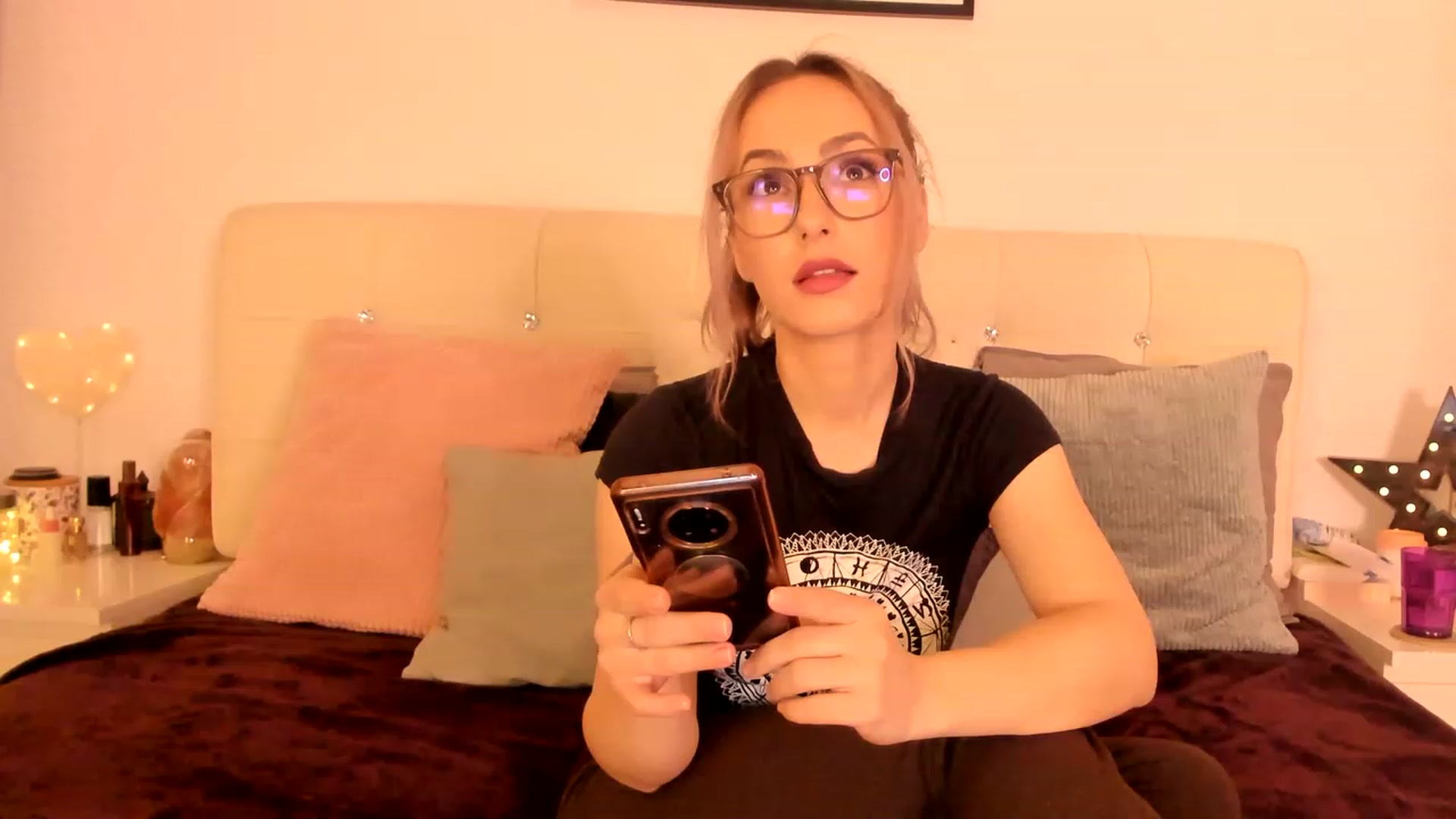 Gallery image thumbnail from Simi__'s myfreecams stream on, 12/18/2022, 18:18 image 7 of 20