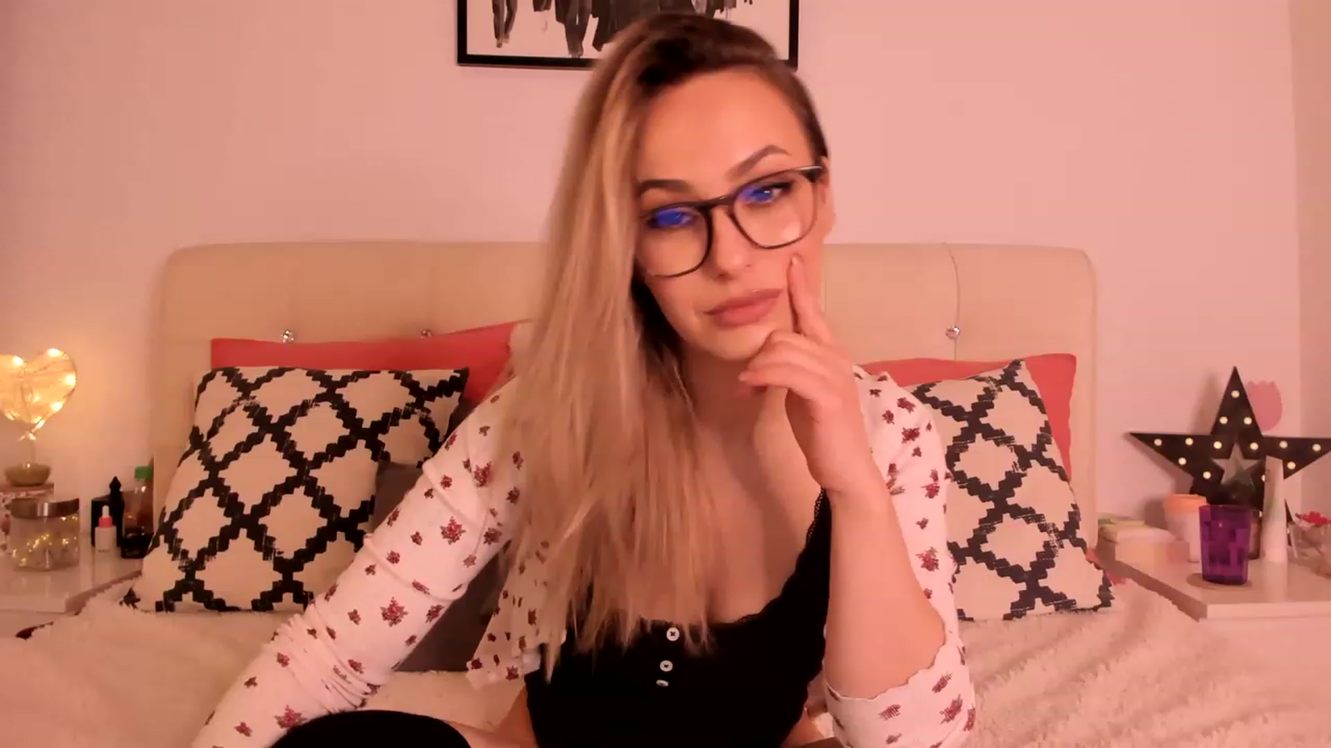Gallery image thumbnail from Simi__'s myfreecams stream on, 01/30/2023, 17:14 image 8 of 20