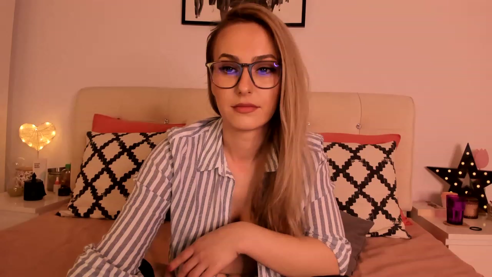 Gallery image thumbnail from Simi__'s myfreecams stream on, 02/28/2023, 16:56 image 6 of 20