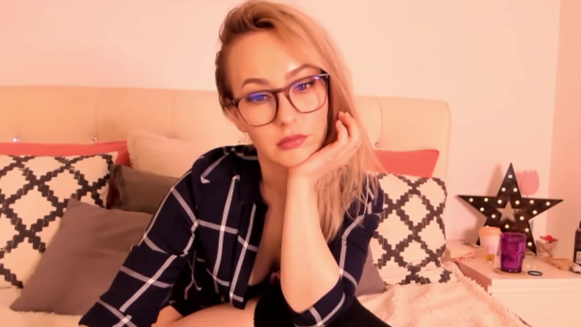 Gallery image thumbnail from Simi__'s myfreecams stream on, 03/05/2023, 17:52 image 6 of 20