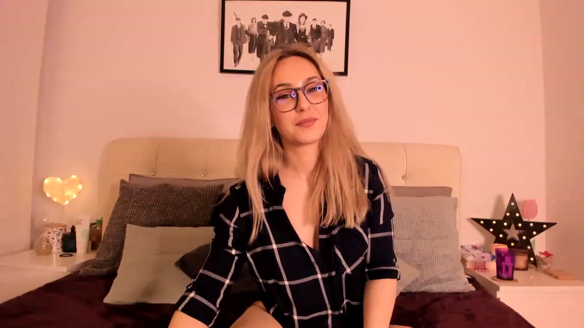 Gallery image thumbnail from Simi__'s myfreecams stream on, 03/15/2023, 23:13 image 8 of 20